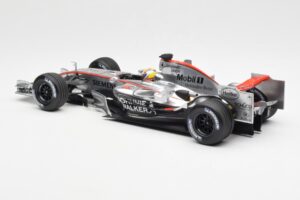 McLaren Mercedes MP4-21 #4 J.P. Montoya F1 2006 Minichamps 1:18 530061804 Métal Moulé — image 5 sur 6