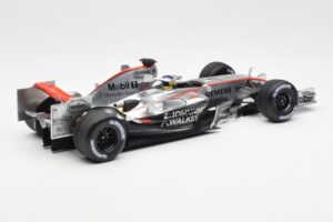 McLaren Mercedes MP4-21 P. de la Rosa F1 Showcar 2006 Minichamps 1:18 B66962346 Métal Moulé — image 2 sur 6