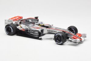 McLaren Mercedes MP4-21 P. de la Rosa F1 Showcar 2006 Minichamps 1:18 B66962346 Métal Moulé — image 4 sur 6