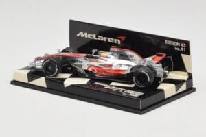 McLaren Mercedes MP4-23 #22 L. Hamilton Race Car 2008 Minichamps 1:43 530084322 Métal Moulé — image 3 sur 5