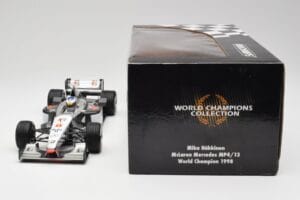 McLaren MP4/13 #8 M. Hakkinen F1 World Champion 1998 Minichamps 1:18 18690008 Métal Moulé — image 7 sur 7