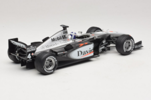 McLaren MP4-16 Mercedes #3 D. Coulthard F1 2001 Hot Wheels 1:18 50199 Métal Moulé — image 2 sur 6