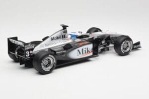 McLaren MP4-16 #4 M. Häkkinen F1 2001 Hot Wheels 1:18 50198 Métal Moulé — image 2 sur 6