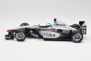 McLaren MP4-16 #4 M. Häkkinen F1 2001 Hot Wheels 1:18 50198 Métal Moulé — image 3 sur 6