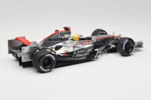 McLaren MP4-21 L. Hamilton Silverstone Test 2006 Minichamps 1:18 530061884 Métal Moulé — image 2 sur 6