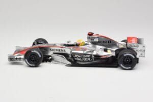 McLaren MP4-21 L. Hamilton Silverstone Test 2006 Minichamps 1:18 530061884 Métal Moulé — image 3 sur 6