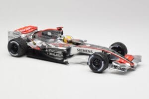 McLaren MP4-21 L. Hamilton Silverstone Test 2006 Minichamps 1:18 530061884 Métal Moulé — image 4 sur 6