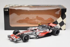 McLaren MP4-22 #2 L. Hamilton Canadian GP Winner 2007 Minichamps 1:18 530071822 Métal Moulé — image 6 sur 6