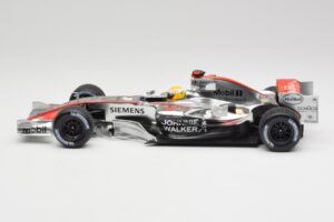 McLaren MP4-25 Mercedes #2 L. Hamilton Showcar 2010 Minichamps 1:18 110100006-R1 Métal Moulé — image 3 sur 6