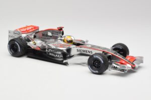 McLaren MP4-25 Mercedes #2 L. Hamilton Showcar 2010 Minichamps 1:18 110100006-R1 Métal Moulé — image 4 sur 6