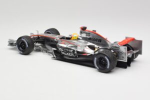 McLaren MP4-25 Mercedes #2 L. Hamilton Showcar 2010 Minichamps 1:18 110100006-R1 Métal Moulé — image 5 sur 6