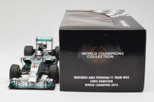 Mercedes AMG Petronas W05 #44 L. Hamilton F1 World Champion 2014 Minichamps 1:18 186140044 Métal Moulé — image 6 sur 7