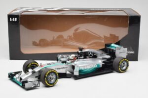 Mercedes AMG Petronas W05 #44 L. Hamilton F1 World Champion 2014 Minichamps 1:18 186140044 Métal Moulé — image 7 sur 7