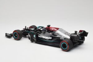 Mercedes AMG W12 Petronas #44 L. Hamilton Spanish GP 100th Pole 2021 Minichamps 1:18 110210444 Résine — image 5 sur 7