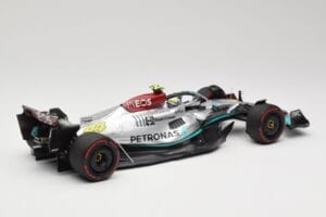 Mercedes AMG W13 E Performance Petronas #44 L. Hamilton Brazilian GP 2022 Minichamps 1:18 110222144 Résine — image 2 sur 7