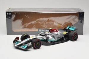 Mercedes AMG W13 E Performance Petronas #44 L. Hamilton Brazilian GP 2022 Minichamps 1:18 110222144 Résine — image 7 sur 7
