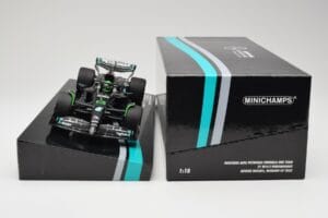 Mercedes AMG W14 E Performance Petronas #63 G. Russell Bahrain GP 2023 Minichamps 1:18 113230163 Résine — image 6 sur 7