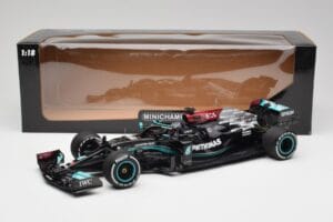 Mercedes AMG W12 #44 L. Hamilton Bahrain GP 2021 Minichamps 1:18 110210144 Métal Moulé — image 6 sur 7