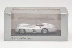 Mercedes W196 Streamliner #16 J.M. Fangio GP Italy Winner 1954 Minichamps 1:43 432543016 Métal Moulé — image 4 sur 4