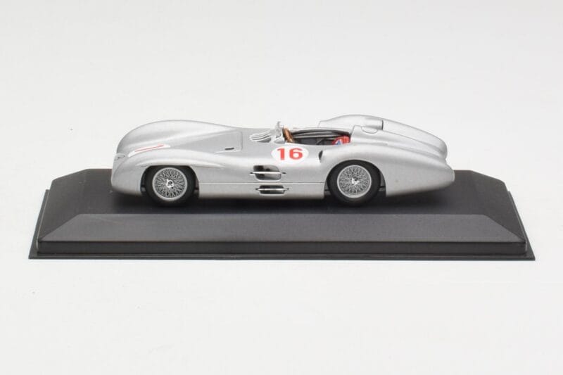 Mercedes W196 Streamliner #16 J.M. Fangio GP Italy Winner 1954 Minichamps 1:43 432543016 Métal Moulé