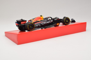 Red Bull Racing RB18 #1 M. Verstappen Oracle Winner Dutch GP 2022 Minichamps 1:18 113223501 Métal Moulé — image 3 sur 7