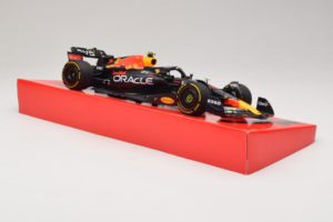 Red Bull Racing RB18 #1 M. Verstappen Oracle Winner Dutch GP 2022 Minichamps 1:18 113223501 Métal Moulé — image 4 sur 7