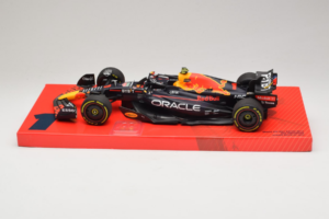 Red Bull Racing RB18 #1 M. Verstappen Oracle Winner Dutch GP 2022 Minichamps 1:18 113223501 Métal Moulé
