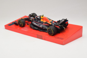 Red Bull Racing RB18 #1 M. Verstappen Oracle Winner Dutch GP 2022 Minichamps 1:18 113223501 Métal Moulé — image 5 sur 7