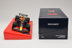 Red Bull Racing RB18 #1 M. Verstappen Oracle Winner Dutch GP 2022 Minichamps 1:18 113223501 Métal Moulé — image 6 sur 7