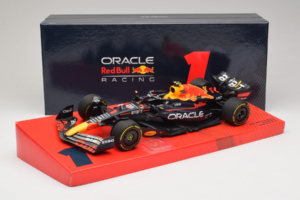 Red Bull Racing RB18 #1 M. Verstappen Oracle Winner Dutch GP 2022 Minichamps 1:18 113223501 Métal Moulé — image 7 sur 7