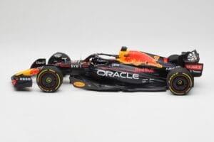 Oracle Red Bull Racing RB18 #1 M. Verstappen Winner Italian GP 2022 Minichamps 1:18 110221601 Métal Moulé — image 3 sur 7