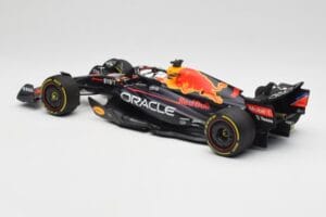 Oracle Red Bull Racing RB18 #1 M. Verstappen Winner Italian GP 2022 Minichamps 1:18 110221601 Métal Moulé — image 5 sur 7
