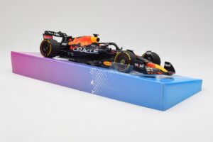 Red Bull Racing RB18 #1 M. Verstappen Winner Miami GP 2022 Minichamps 1:18 113220501 Métal Moulé — image 4 sur 7