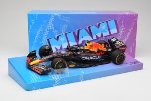 Red Bull Racing RB18 #1 M. Verstappen Winner Miami GP 2022 Minichamps 1:18 113220501 Métal Moulé — image 7 sur 7