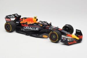 Oracle Red Bull Racing RB18 #11 S. Perez Saudi Arabian GP 2022 Minichamps 1:18 110220011 Métal Moulé — image 4 sur 7