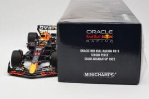 Oracle Red Bull Racing RB18 #11 S. Perez Saudi Arabian GP 2022 Minichamps 1:18 110220011 Métal Moulé — image 6 sur 7
