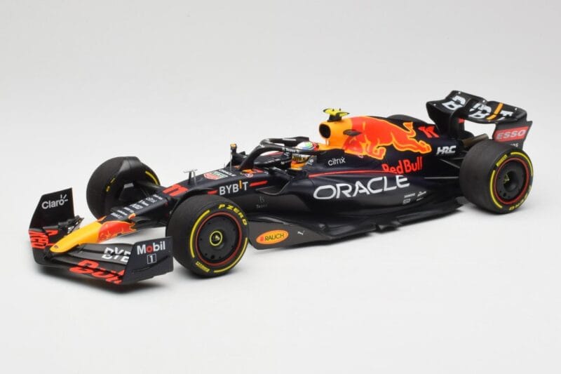 Oracle Red Bull Racing RB18 #11 S. Perez Saudi Arabian GP 2022 Minichamps 1:18 110220011 Métal Moulé