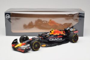 Oracle Red Bull Racing RB18 #11 S. Perez Abu Dhabi GP 2022 Minichamps 1:18 110222211 Métal Moulé — image 7 sur 7
