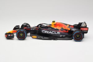 Oracle Red Bull Racing RB18 #11 S. Perez Monaco GP Winner Rain Tyre Version 2022 Minichamps 1:18 110222711 Métal Moulé — image 3 sur 7