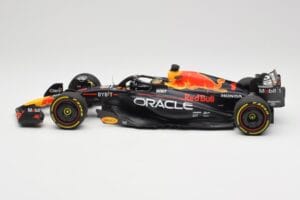 Oracle Red Bull Racing RB19 #1 M. Verstappen Winner Abu Dhabi GP 2023 Minichamps 1:18 110232301 Métal Moulé — image 3 sur 7
