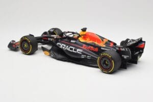 Oracle Red Bull Racing RB19 #1 M. Verstappen Winner Abu Dhabi GP 2023 Minichamps 1:18 110232301 Métal Moulé — image 5 sur 7