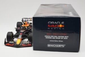Oracle Red Bull Racing RB19 #1 M. Verstappen Winner Abu Dhabi GP 2023 Minichamps 1:18 110232301 Métal Moulé — image 6 sur 7