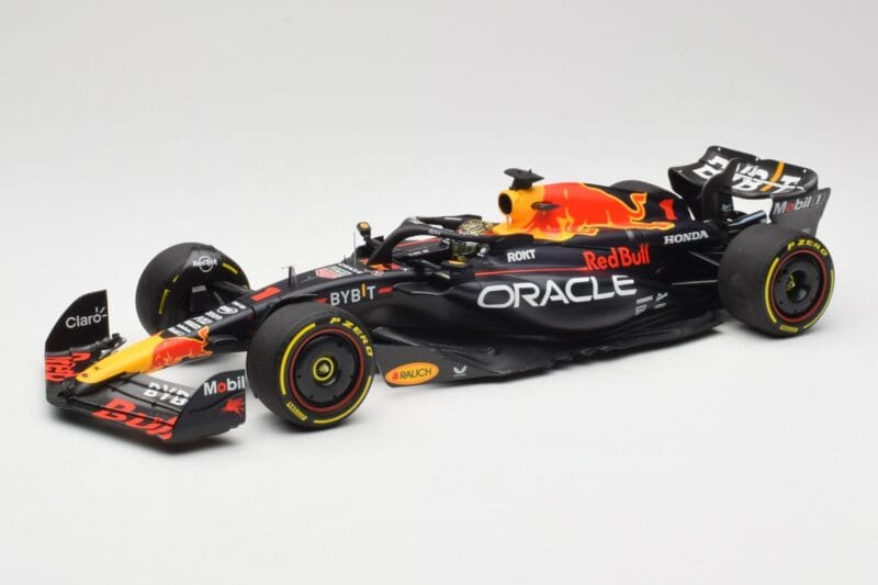 Oracle Red Bull Racing RB19 #1 M. Verstappen Winner Abu Dhabi GP 2023 Minichamps 1:18 110232301 Métal Moulé