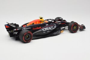 Red Bull Racing RB20 #11 S. Perez Bahrain GP 2024 Minichamps 1:18 110240111 Métal Moulé — image 2 sur 7