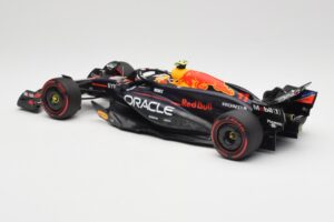 Red Bull Racing RB20 #11 S. Perez Bahrain GP 2024 Minichamps 1:18 110240111 Métal Moulé — image 5 sur 7
