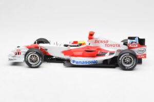 Panasonic Toyota Racing TF106 #8 R. Schumacher F1 2006 Minichamps 1:18 100060007 Métal Moulé — image 3 sur 6