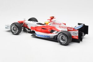 Panasonic Toyota Racing TF106 #8 R. Schumacher F1 2006 Minichamps 1:18 100060007 Métal Moulé — image 5 sur 6
