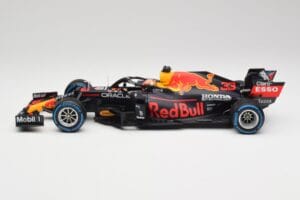 Red Bull Racing Honda RB16B #33 M. Verstappen Turkish GP 2nd Place 2021 Minichamps 1:18 110211633 Métal Moulé — image 3 sur 7