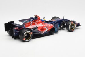 Red Bull Racing RB6 #6 M. Webber F1 Showcar 2010 Minichamps 1:18 150100076 Métal Moulé — image 2 sur 6