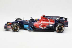 Red Bull Racing RB6 #6 M. Webber F1 Showcar 2010 Minichamps 1:18 150100076 Métal Moulé — image 3 sur 6